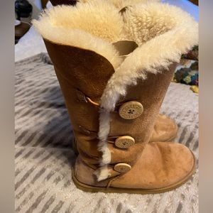UGG women 9 tan brown boot
